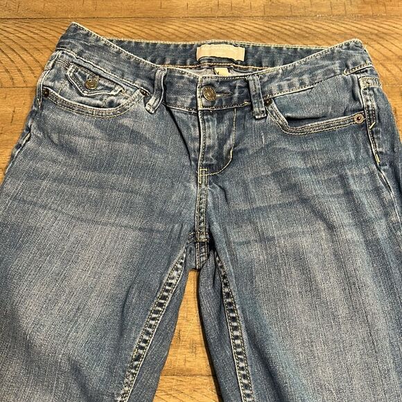 (3/$15)Banana Republic low rise denim capris size 1 petite or 25 petite. Stretch - Picture 3 of 11